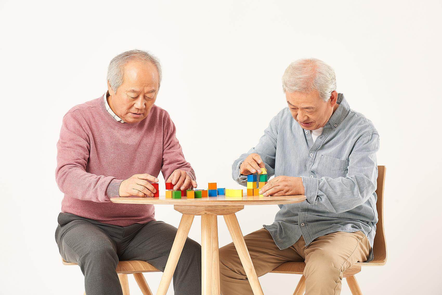 也应“适老化改造”|时评j9国际站登录老年玩具(图1) 也应“适老化改造”|时评j9国际站登录老年玩具(图1)